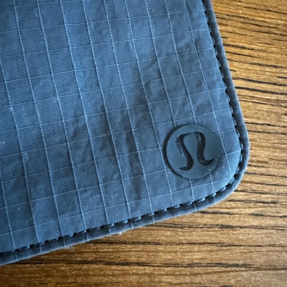 Lululemon City Street Card Case - Picture 7 of 9